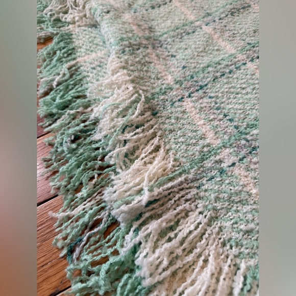 Boyne Valley Weavers Made in Ireland Fringed Poncho Green Plaid OS Wool/Alpaca - Picture 10 of 12